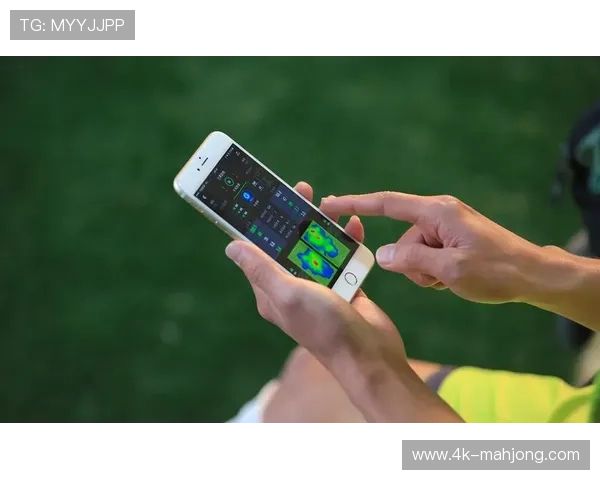 智能足球内置传感器测试,实时追踪定位球旋转轨迹与落点精度 智能足球内置传感器测试,实时追踪定位球旋转轨迹与落点精度